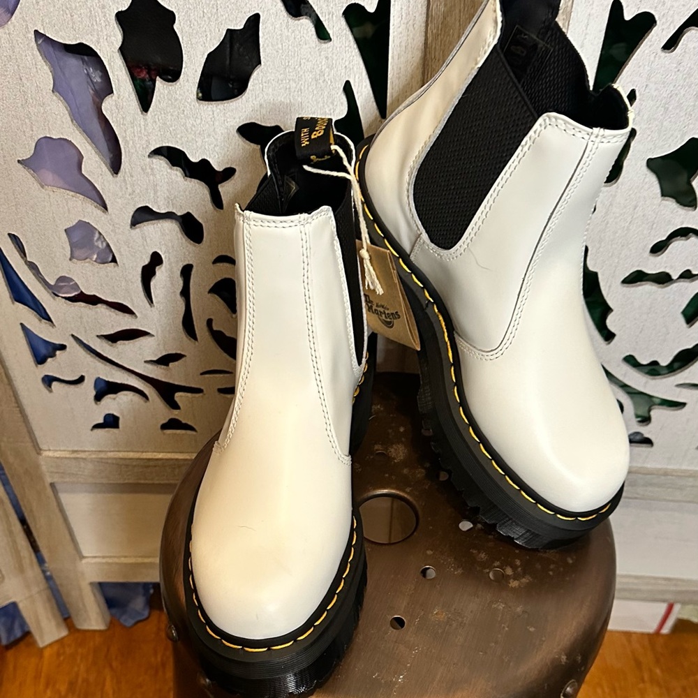 Doc Marten White Quad Chelsea Boot - Picture 3 of 6